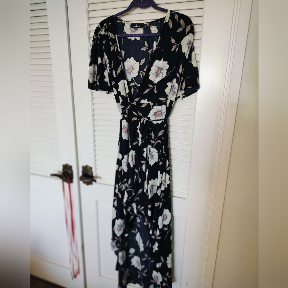 LuLu Navy Blue White Floral Hi-Lo 100% Rayon Wrap Dress Size Large - Picture 1 of 9